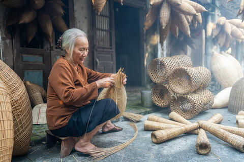 Crafting Nets in Hazy Light