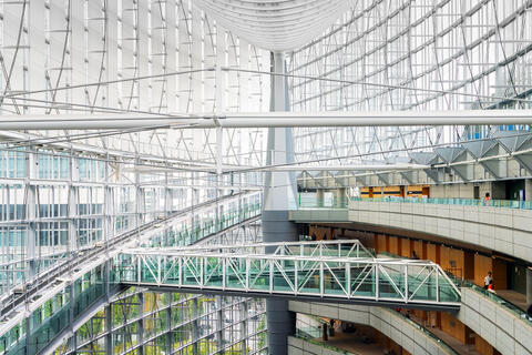 Converging Lines at Tokyo International Forum