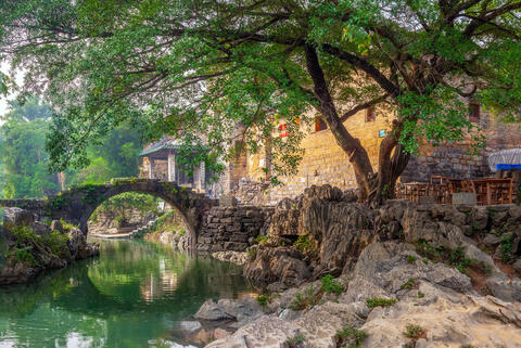 Bridge over Lingqu Canal