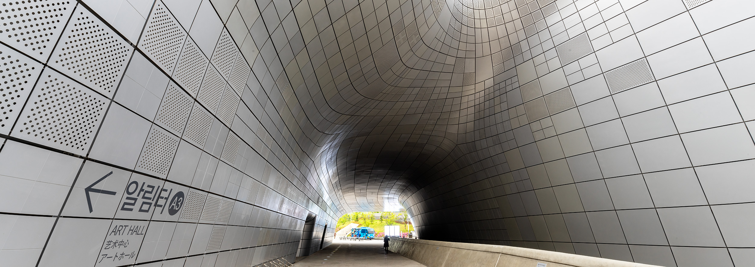 In this panoramic image, the Dongdaemun Design Plaza in Korea takes center stage, revealing its intricate network of curves....