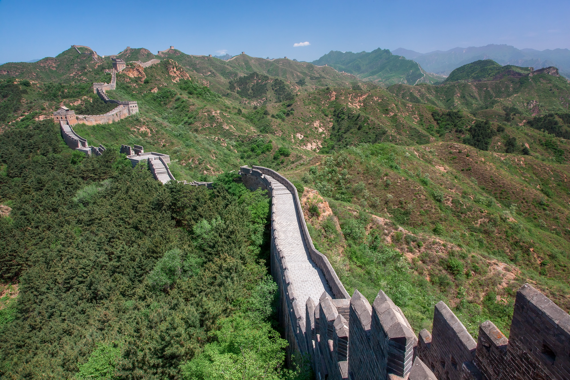 This image, captured while hiking the Jingshaling Section of China's Great Wall, unveils a breathtaking spectacle. The undulating...